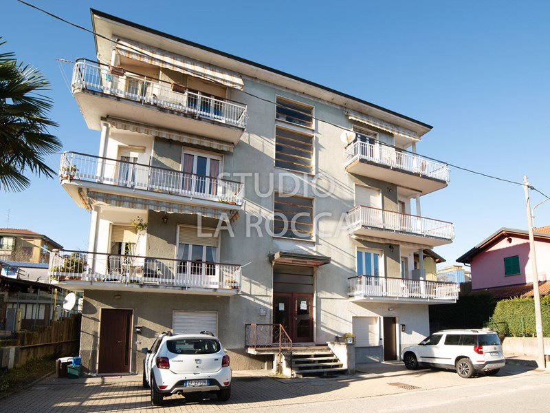 Quadrilocale in Affitto a Biandronno, zona CASSINETTA, 550&euro;, 85 m², arredato, con Box