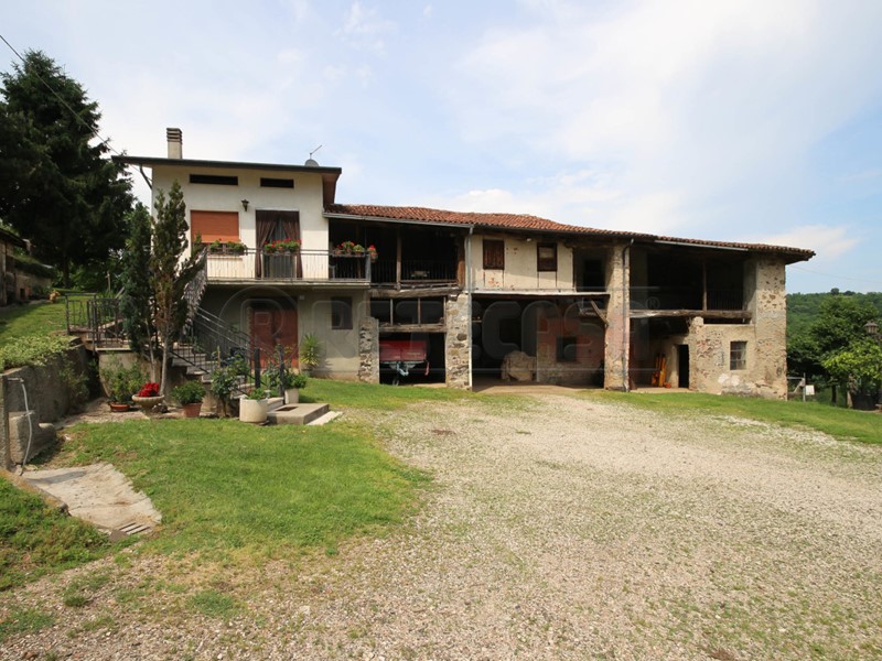Casa Indipendente in Vendita a Fara Vicentino, zona FARA, 1080 m²