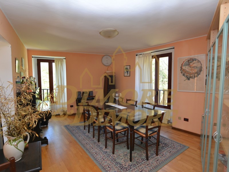 Casa Indipendente in Vendita a Cambiasca, 390 m²