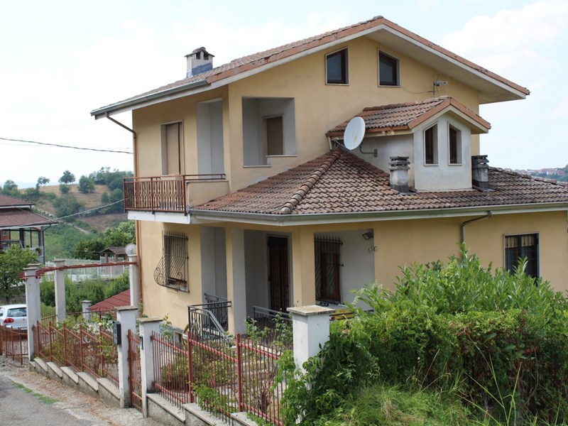 Villa in Vendita a Carpeneto, 248'000€, 250 m², con Box
