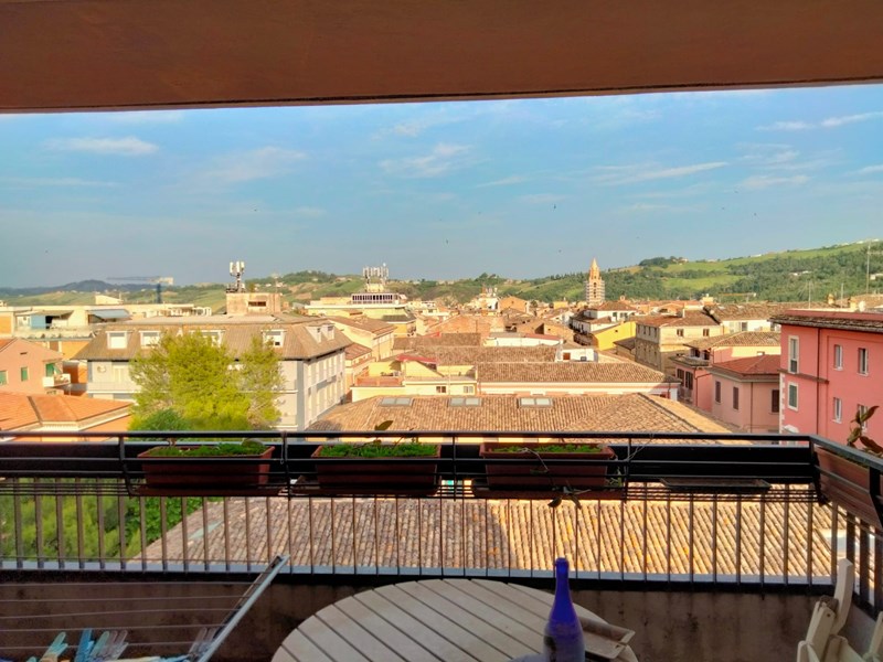 Quadrilocale in Affitto a Teramo, zona Centralissima, 900&euro;, 140 m², arredato