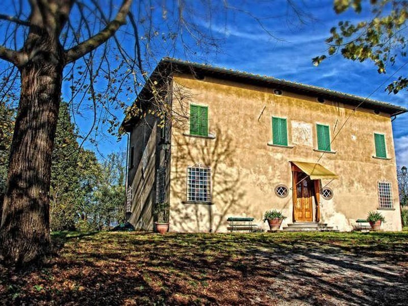 Casale in Vendita a Fucecchio, 650'000€, 300 m²