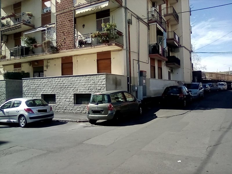 Trilocale in Vendita a Catania, zona viale Mario Rapisardi, 135'000&euro;, 90 m²