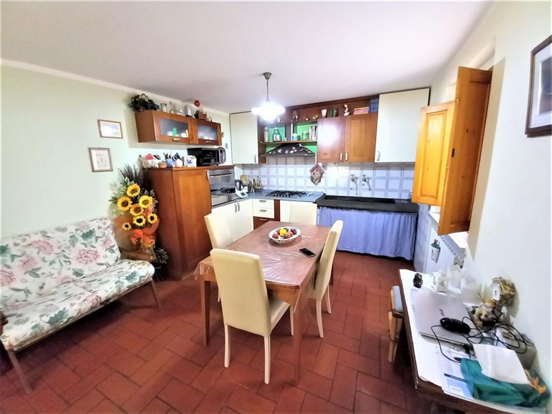 Casa Indipendente in Vendita a Capannori, zona Matraia, 120'000€, 90 m²