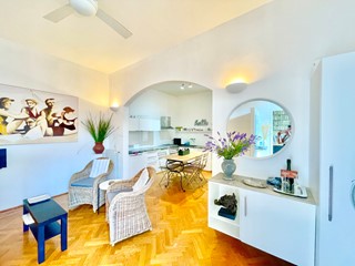 Trilocale in Affitto a Pietrasanta, 3'000€, , arredato