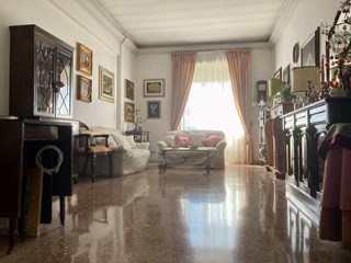 Appartamento in Vendita a Roma, zona Marconi, 350'000€, 102 m²
