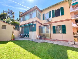 Trilocale in Vendita a Sanremo, 199'000€, 81 m²