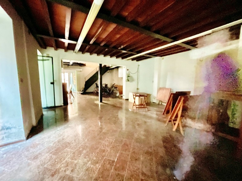 Immobile commerciale in Affitto a Camaiore, 3'000€, 175 m²