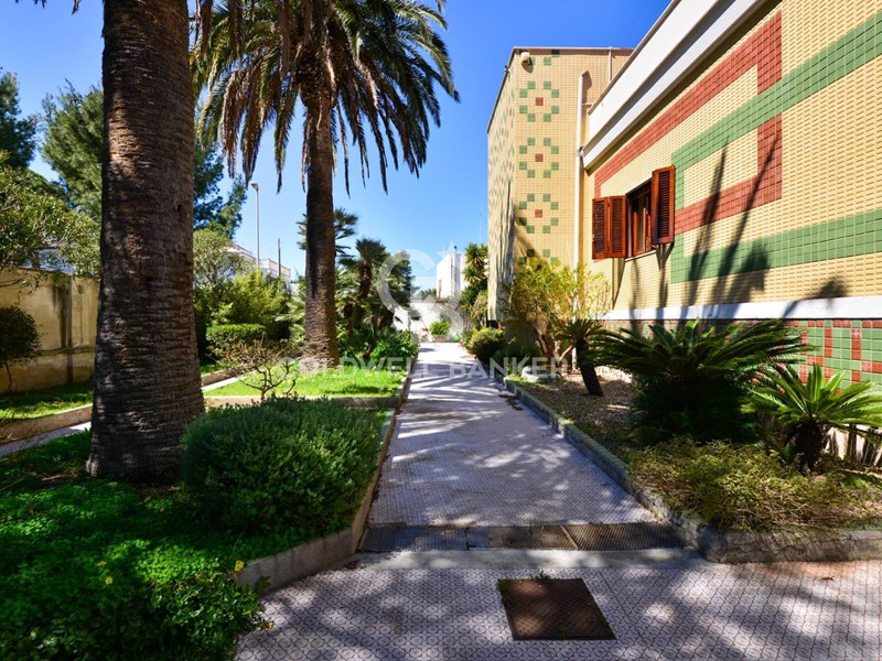Villa in Vendita a Bari, zona S. Spirito, 595'000€, 1300 m²