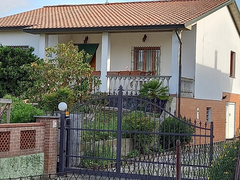 Villa in Vendita a Riva del Po, zona Berra, 84'000€, 230 m², arredato