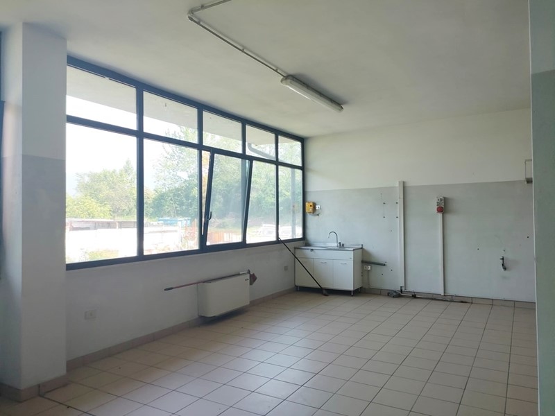 Immobile commerciale in Vendita a Castenedolo, 195'000€, 395 m²
