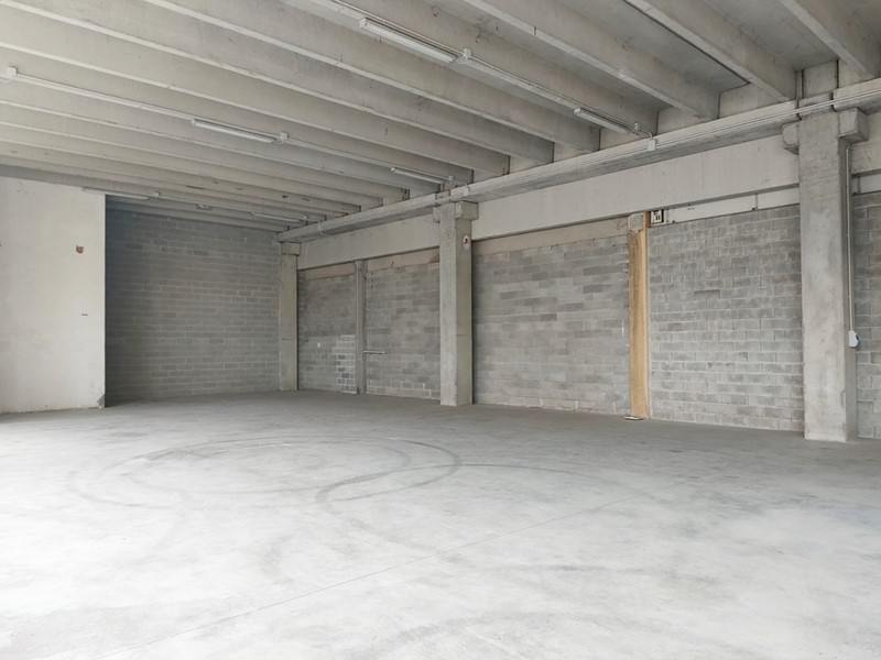 Capannone in Vendita a Castenedolo, zona Capodimonte, 195'000€, 325 m²