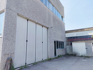 Capannone in Vendita a Castenedolo, zona Capodimonte, 195'000€, 325 m²
