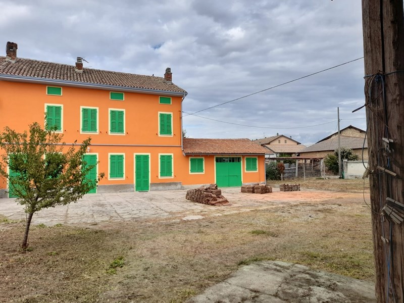 Casa Indipendente in Vendita a Mede, zona Mede, 94'000€, 270 m²