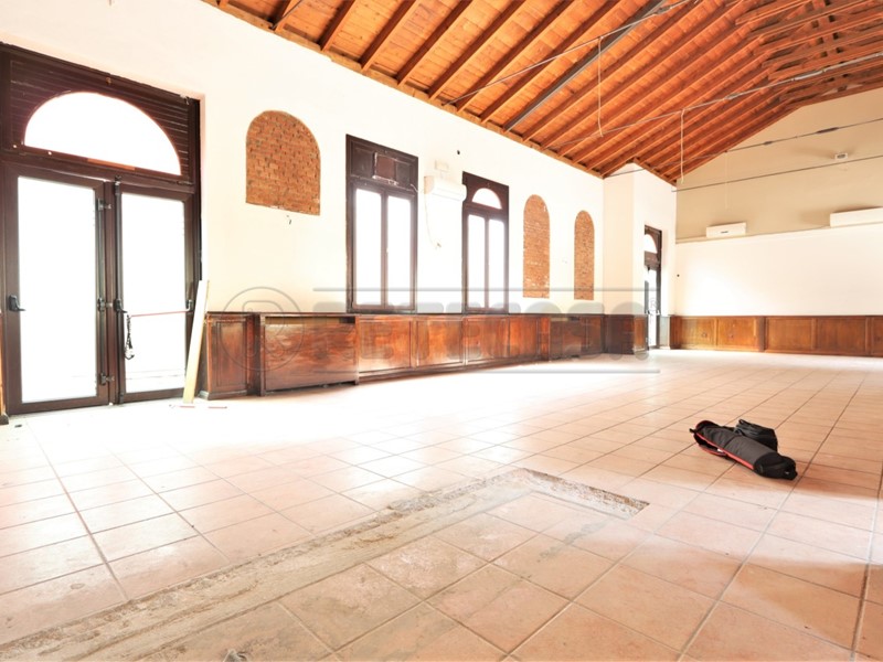 Immobile commerciale in Affitto a Vicenza, 5'000€, 464 m², con Box