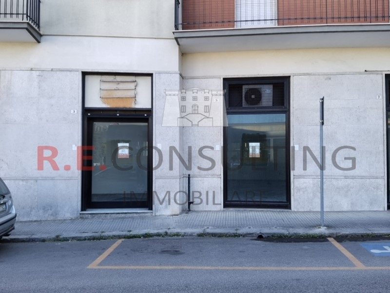Attività commerciale in Vendita a Martina Franca, 980'000€, 868 m²