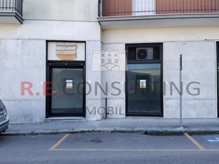 Attività commerciale in Vendita a Martina Franca, 980'000€, 868 m²