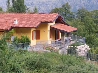 Villetta a schiera in Vendita a Bergamo, zona Ranzanico, 145'000€, 120 m²