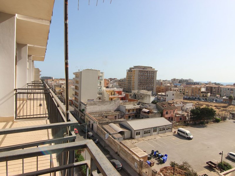 Appartamento in Vendita a Siracusa, zona viale Luigi Cadorna, 135'000&euro;, 147 m²