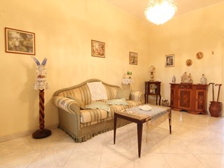 Trilocale in Vendita a Siracusa, zona Piazza Santa Lucia, 85'000&euro;, 117 m²