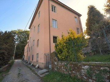 Casa Indipendente in Vendita a Capannori, zona Marlia, 600'000€, 700 m², con Box