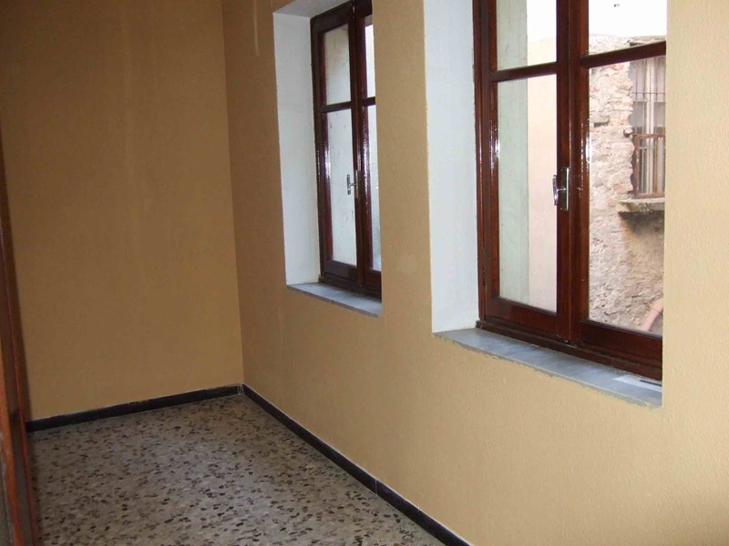 Ufficio in Vendita a Acqui Terme, zona VIA GARIBALDI, 240'000€, 600 m²