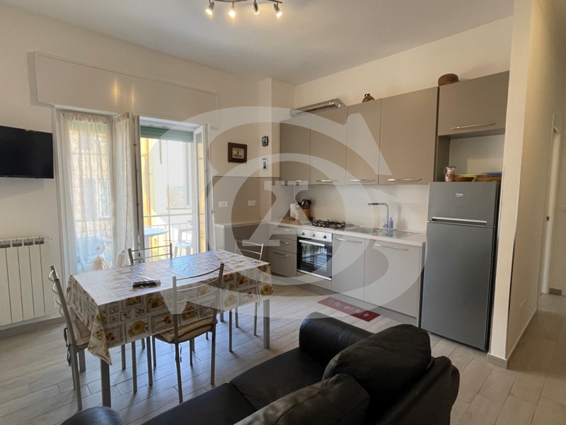 Trilocale in Affitto a Ospedaletti, 900€, 64 m², arredato