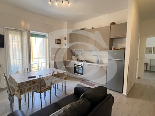 Trilocale in Affitto a Ospedaletti, 900€, 64 m², arredato