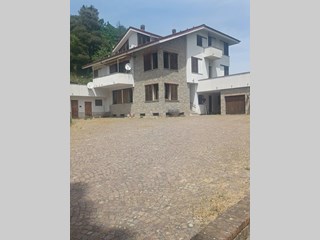 Villa in Vendita a Rossiglione, 530'000€, 700 m², arredato