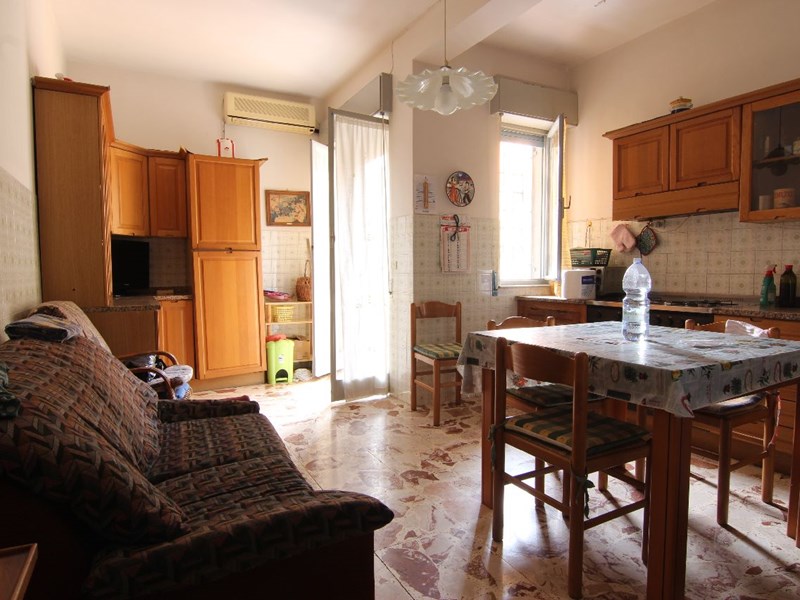 Quadrilocale in Vendita a Siracusa, zona via Grottasanta , 85'000&euro;, 140 m²