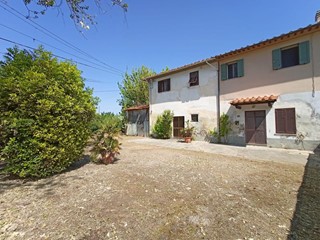 Casa di corte in Vendita a Cascina, zona San Lorenzo Alle Corti, 229'000€, 270 m²