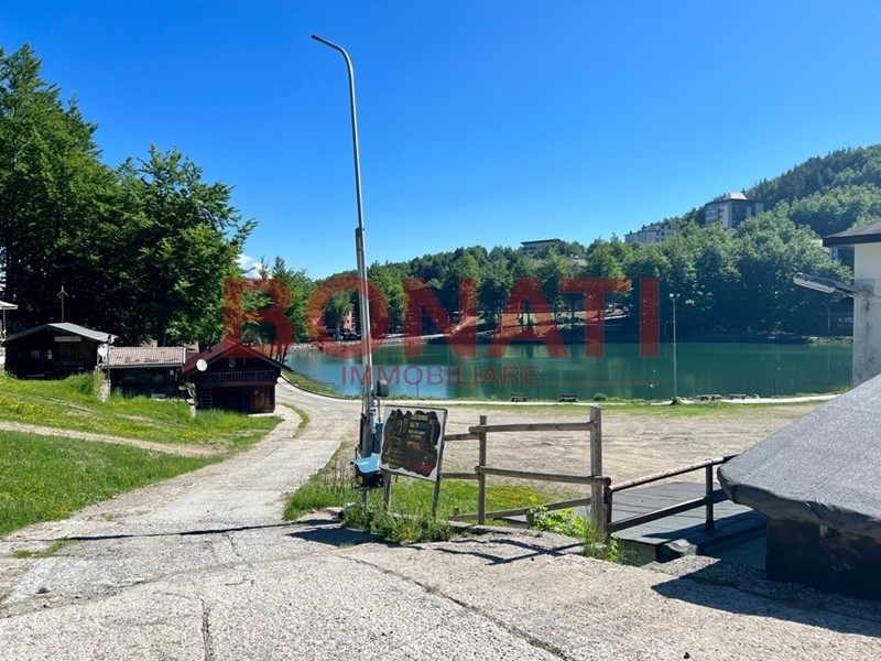 Immobile commerciale in Vendita a Ventasso, zona Collagna, 2000 m²