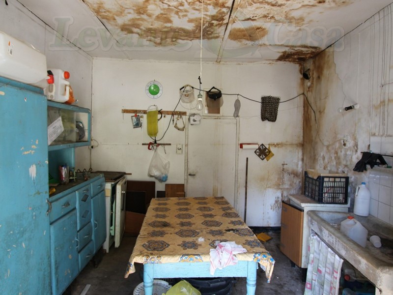 Casa Indipendente in Vendita a Avegno, 98'000€, 270 m²