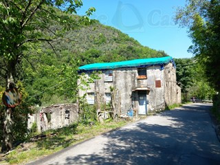 Casa Indipendente in Vendita a Avegno, 98'000€, 270 m²