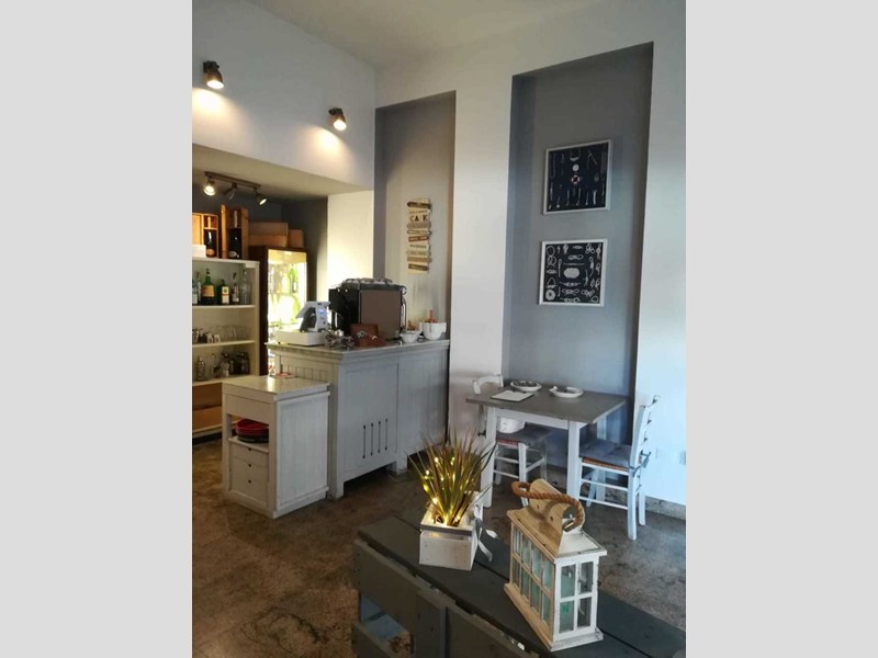 Attività commerciale in Vendita a Carrara, zona marina di carrara, 100 m², arredato