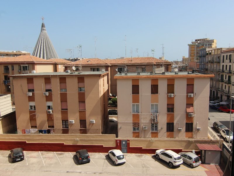 Trilocale in Vendita a Siracusa, zona Corso Gelone, 72'000&euro;, 100 m²