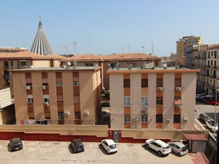 Trilocale in Vendita a Siracusa, zona Corso Gelone, 72'000&euro;, 100 m²