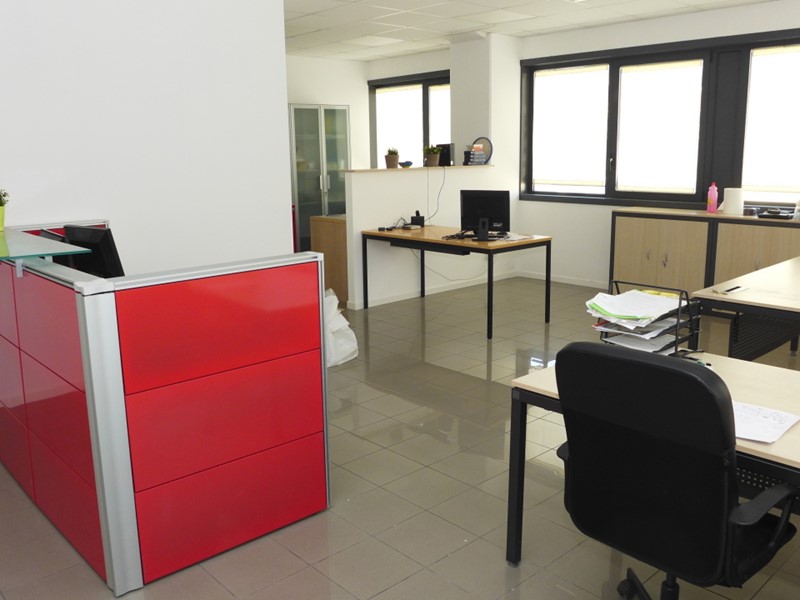 Ufficio in Vendita a Senigallia, zona Cesano, 85'000&euro;, 86 m²