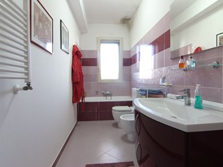 Villa in Vendita a Siracusa, zona Citta' Giardino, 320'000&euro;, 255 m²