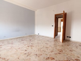 Appartamento in Vendita a Siracusa, zona via Tisia, 125'000&euro;, 174 m²