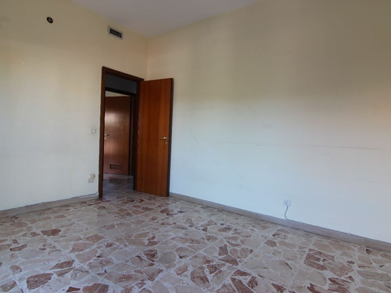 Appartamento in Vendita a Siracusa, zona viale Scala Greca, 120'000&euro;, 160 m²
