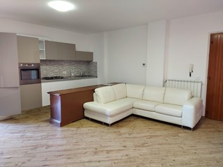 Trilocale in Vendita a Sovicille, zona Rosia, 160'000€, 70 m², arredato, con Box