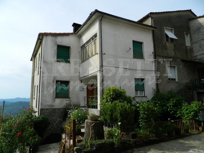 Casa Semi Indipendente in Vendita a Carro, zona Castello, 50'000€, 100 m²