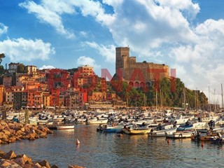 Immobile commerciale in Vendita a Lerici, zona Centro, 750'000&euro;, 140 m²