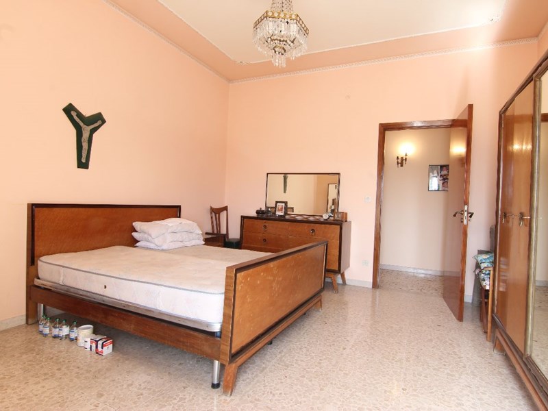 Appartamento in Vendita a Siracusa, zona viale Luigi Cadorna, 135'000&euro;, 147 m²
