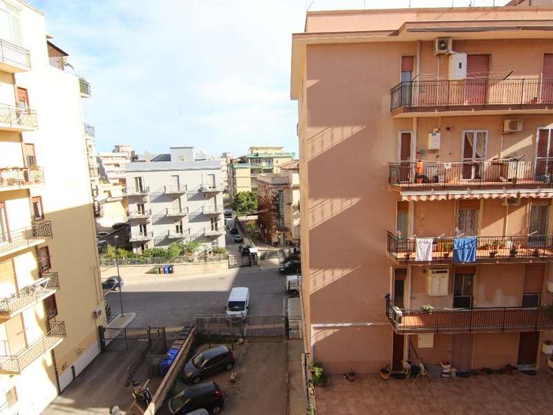Appartamento in Vendita a Siracusa, zona via Pitia, 138'000&euro;, 170 m²