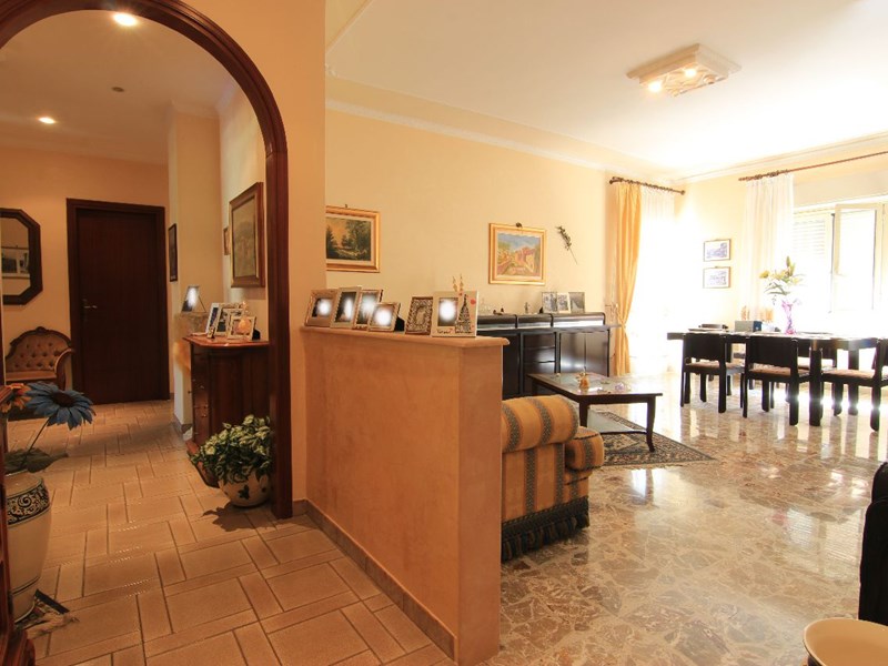 Trilocale in Vendita a Siracusa, zona via San Giovanni alle catacombe, 95'000&euro;, 150 m²