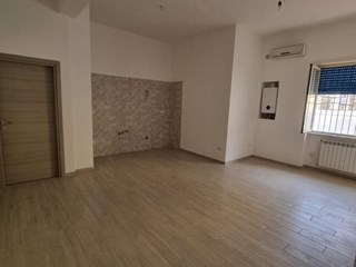 Trilocale in Vendita a Salerno, zona Via Parmenide 260 , 168'000&euro;, 90 m²