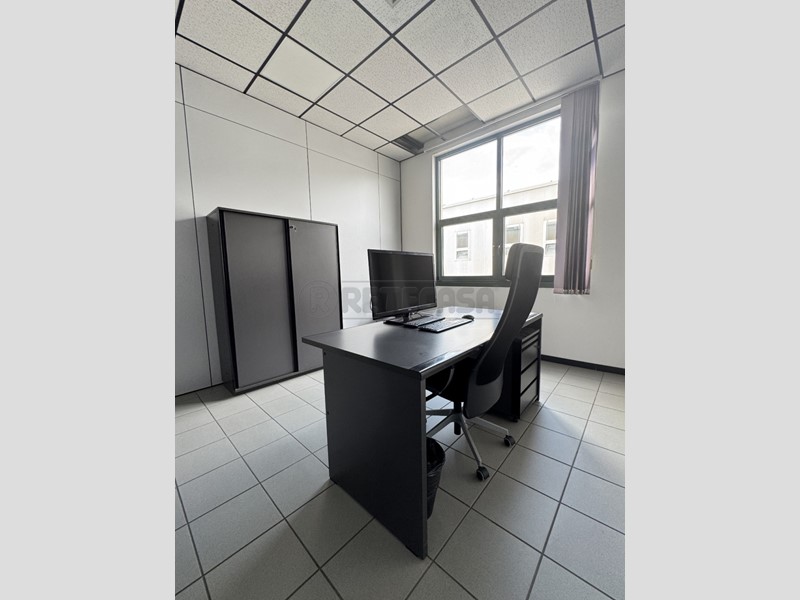 Ufficio in Affitto a Vicenza, 490€, 149 m²