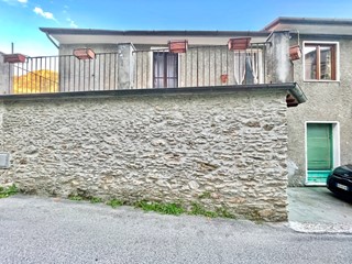 Casa Semi Indipendente in Vendita a Stazzema, 110'000€, 110 m²